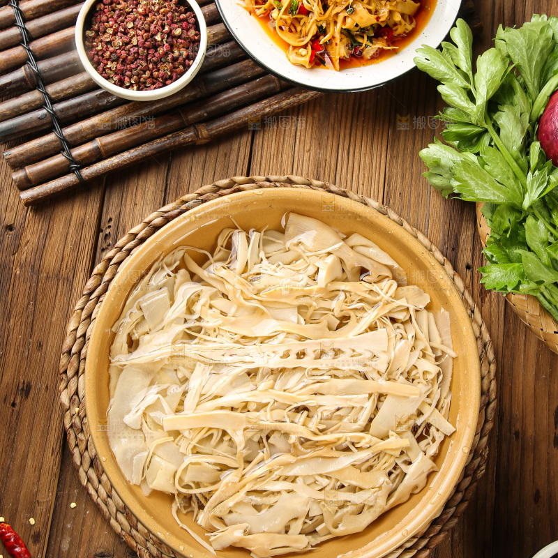深底上的糯米笋