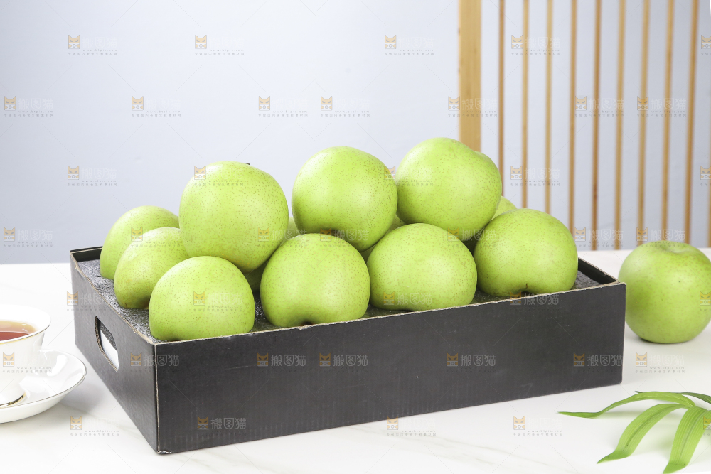 浅底上的青皇冠梨
