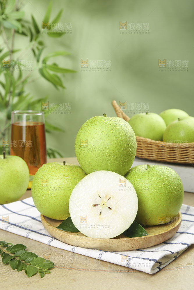 木底上的青皇冠梨