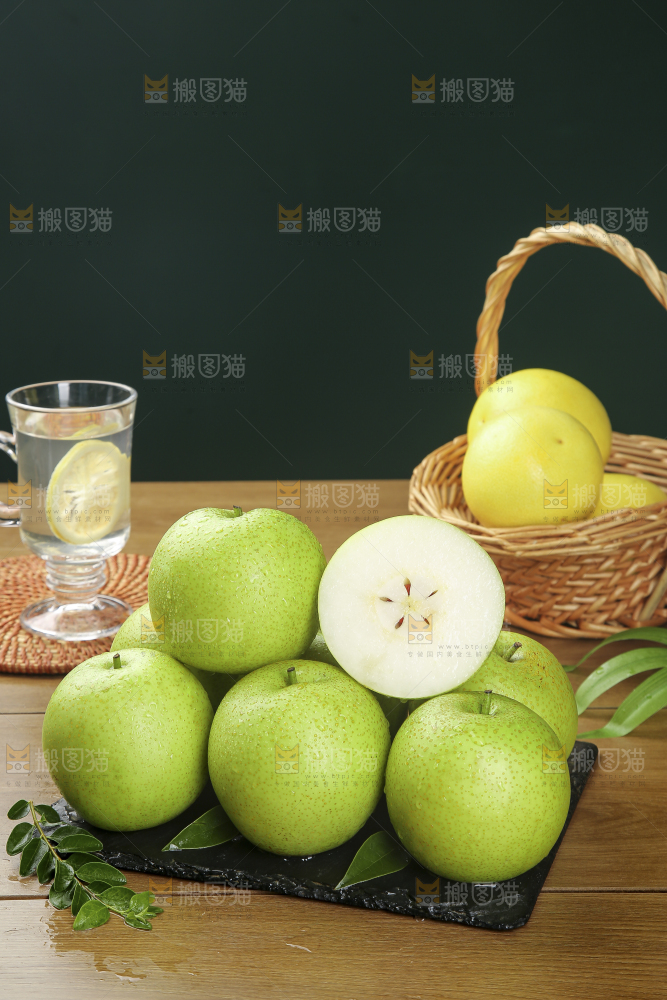 木底上的青皇冠梨