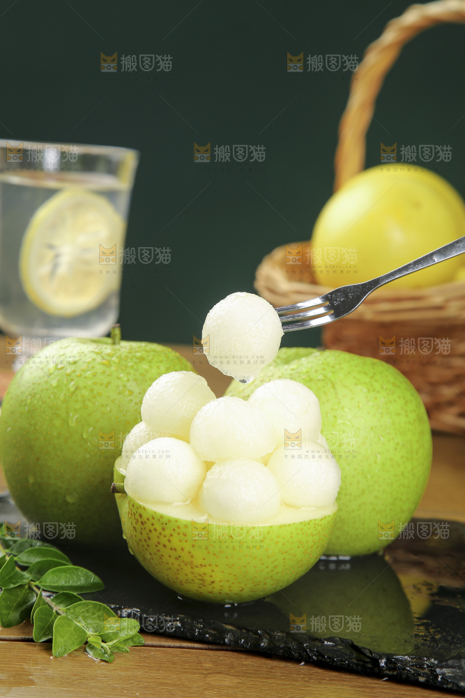 木底上的青皇冠梨