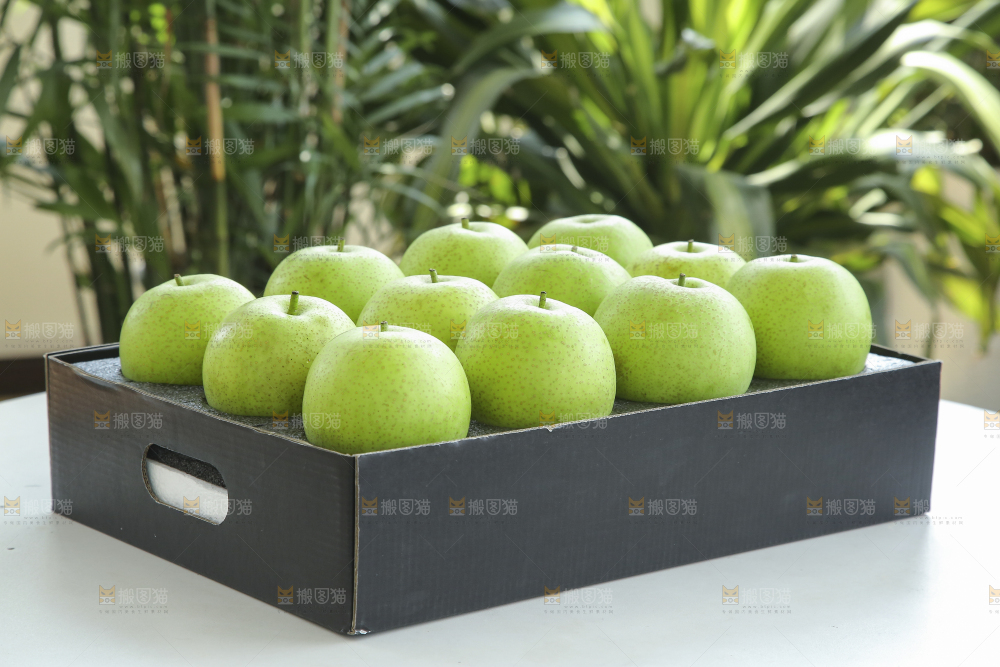 浅底上的青皇冠梨