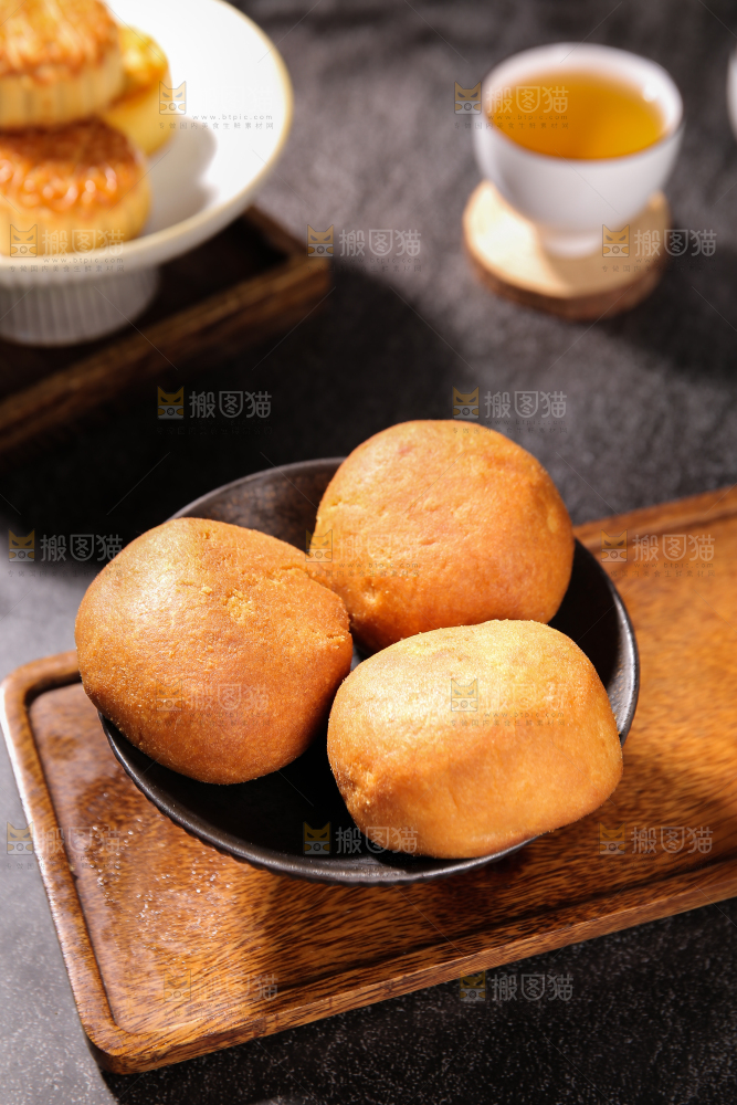 深底上的云腿月饼