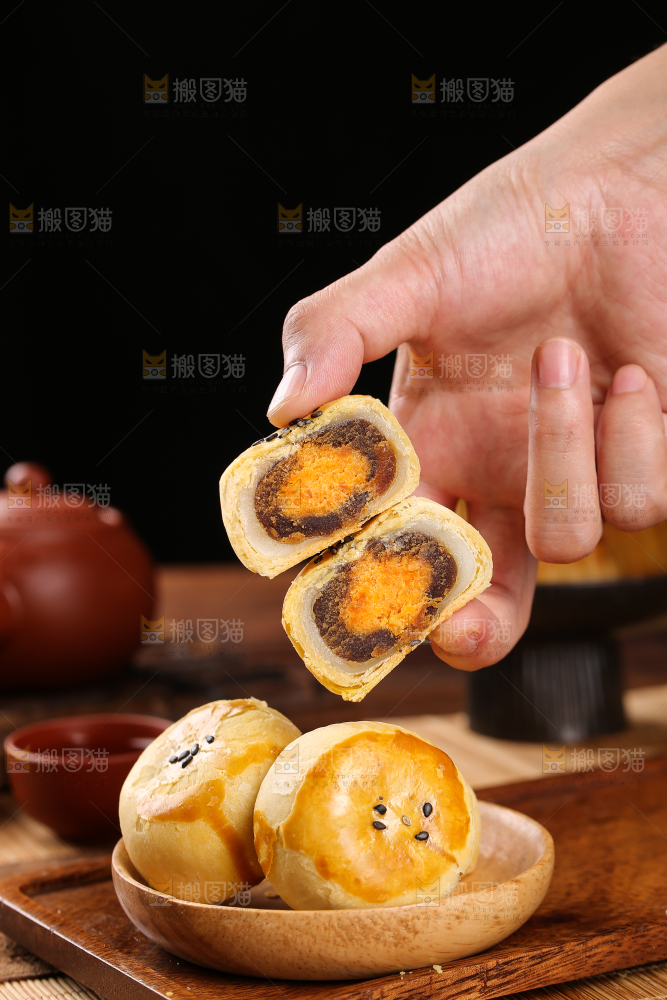 深底上的蛋黄酥