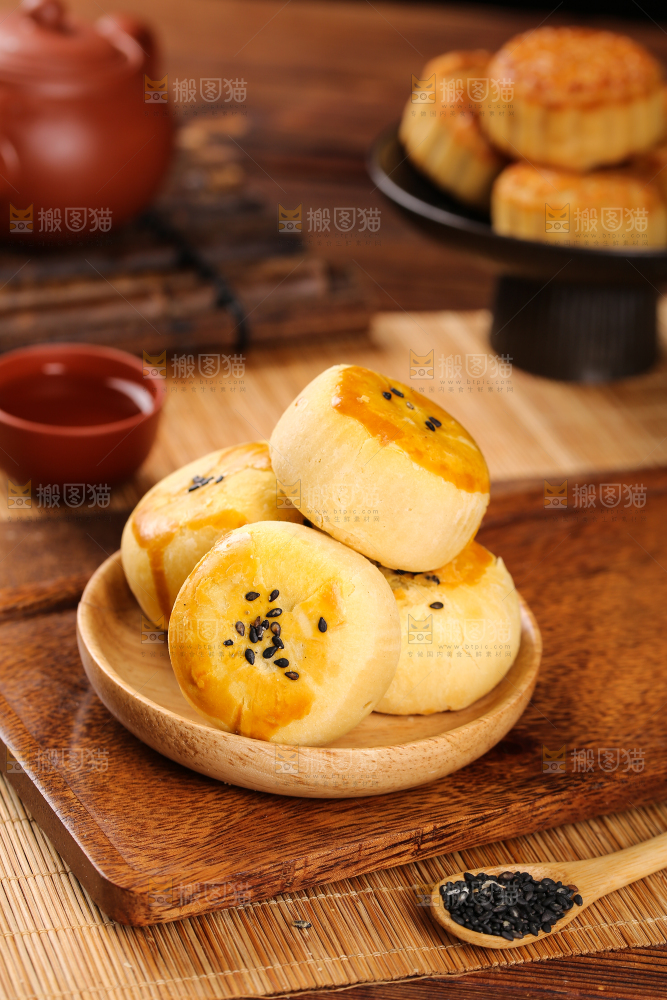 深底上的蛋黄酥