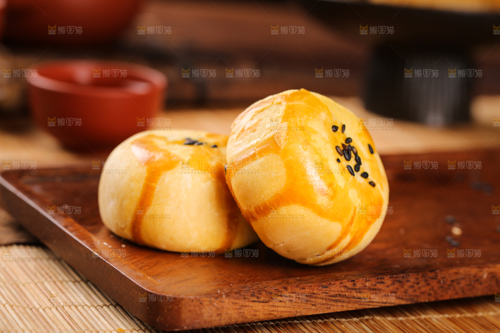 深底上的蛋黄酥