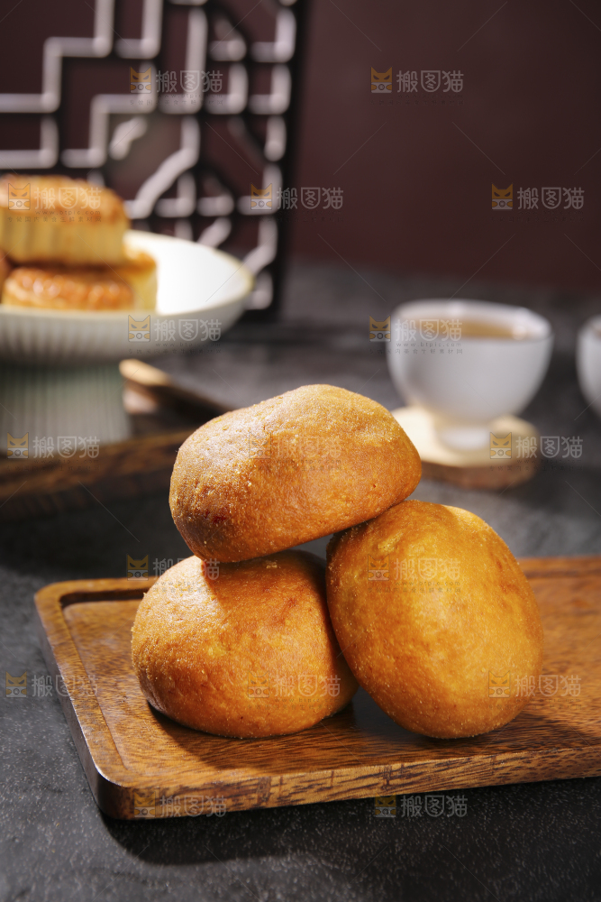 深底上的云腿月饼