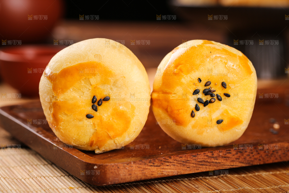 深底上的蛋黄酥