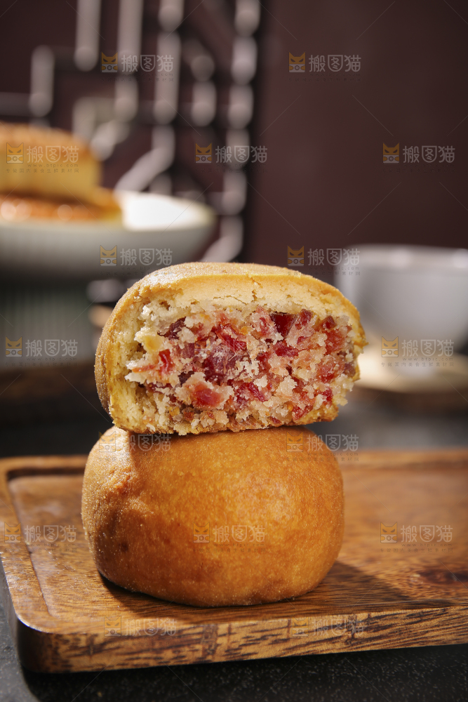 深底上的云腿月饼