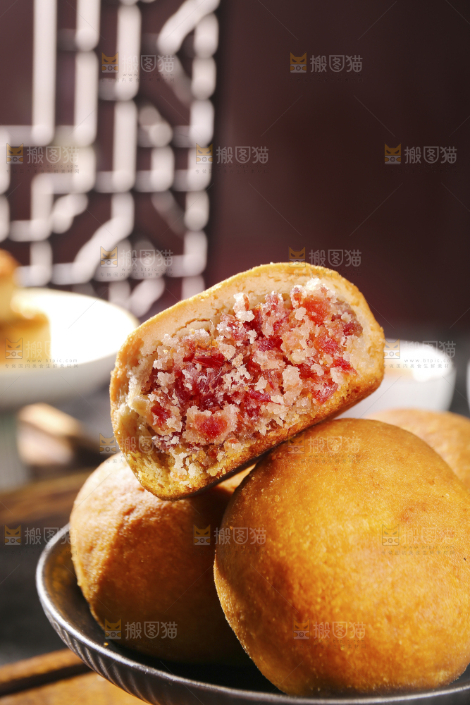 深底上的云腿月饼