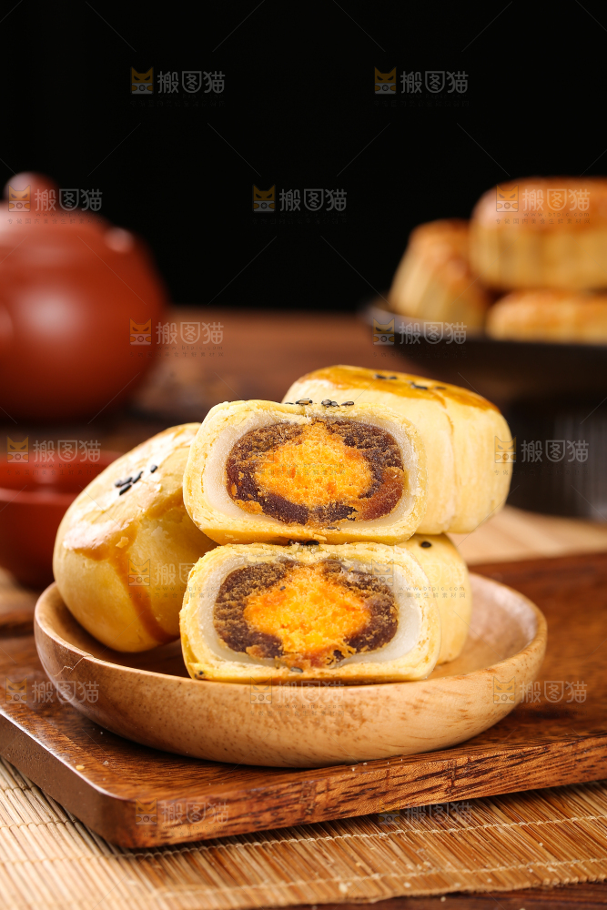 深底上的蛋黄酥
