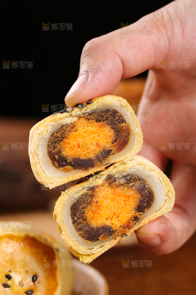 深底上的蛋黄酥