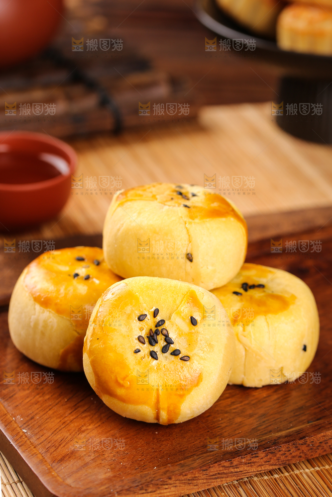 深底上的蛋黄酥