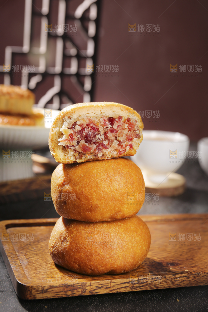 深底上的云腿月饼