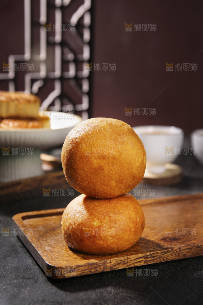 深底上的云腿月饼