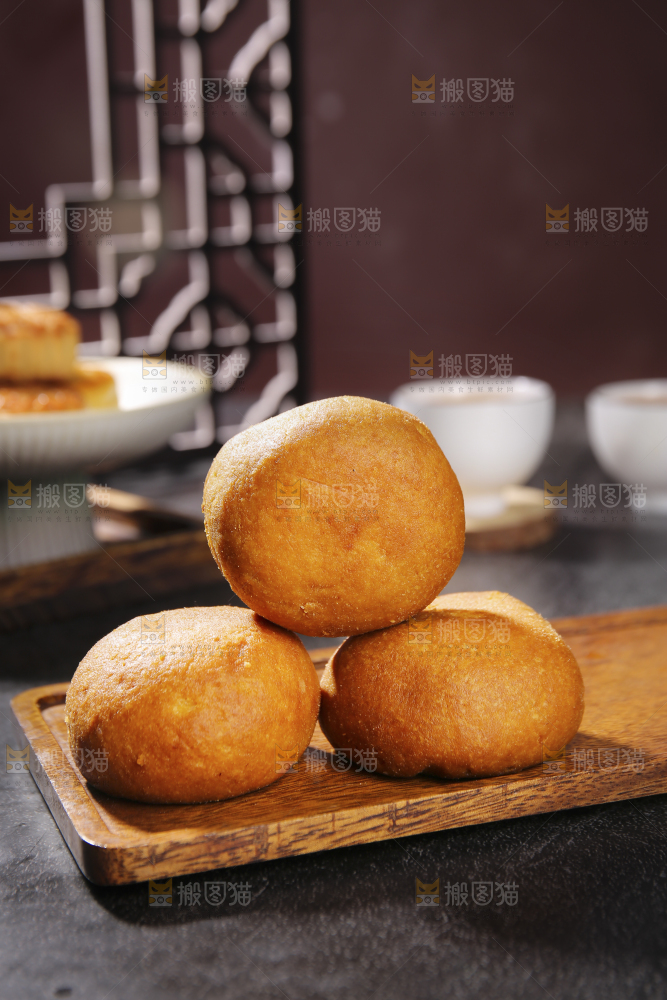 深底上的云腿月饼