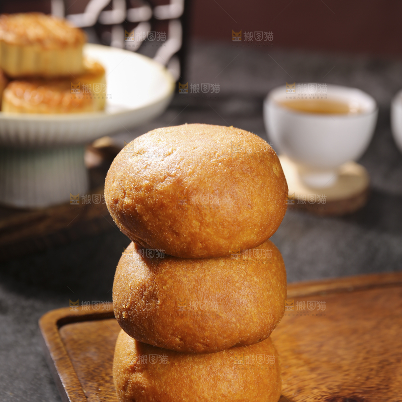 深底上的云腿月饼
