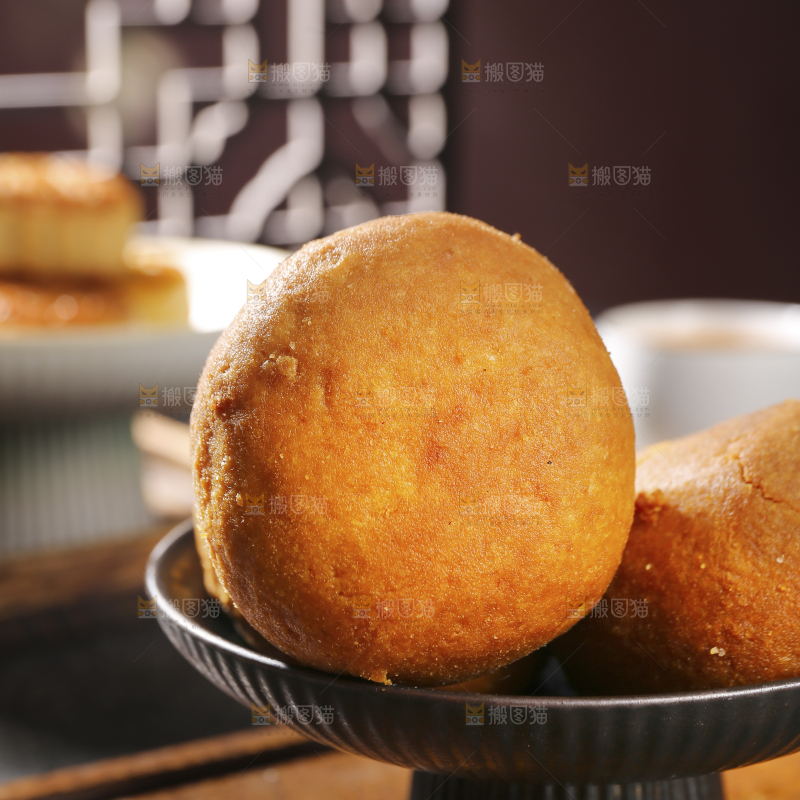 深底上的云腿月饼