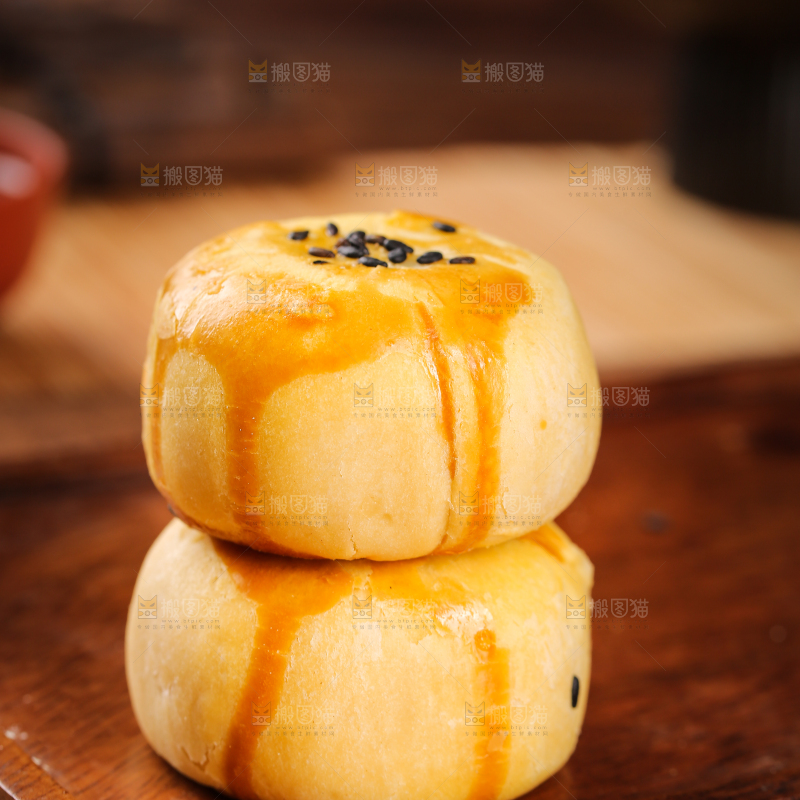 深底上的蛋黄酥