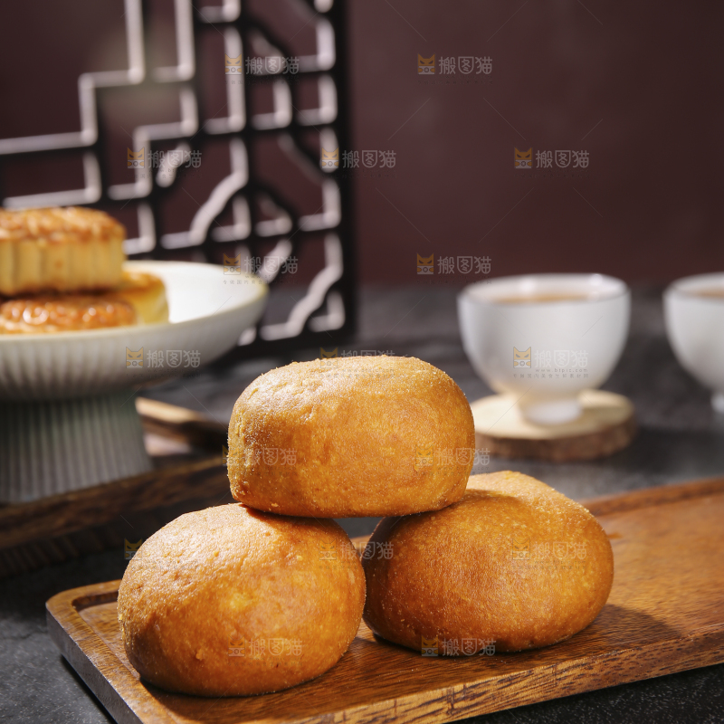 深底上的云腿月饼