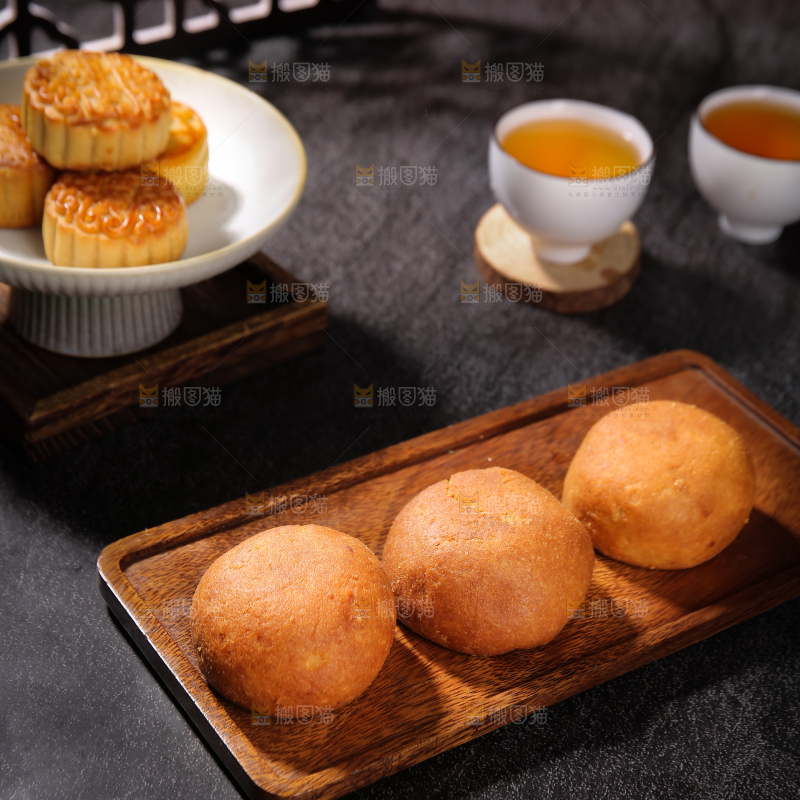 深底上的云腿月饼