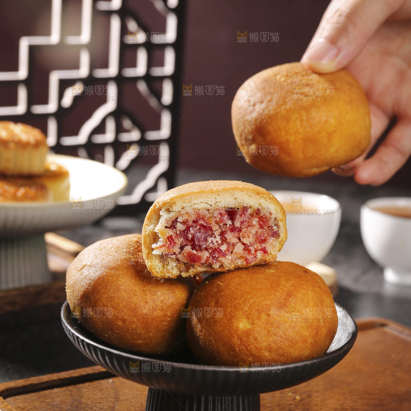 深底上的云腿月饼