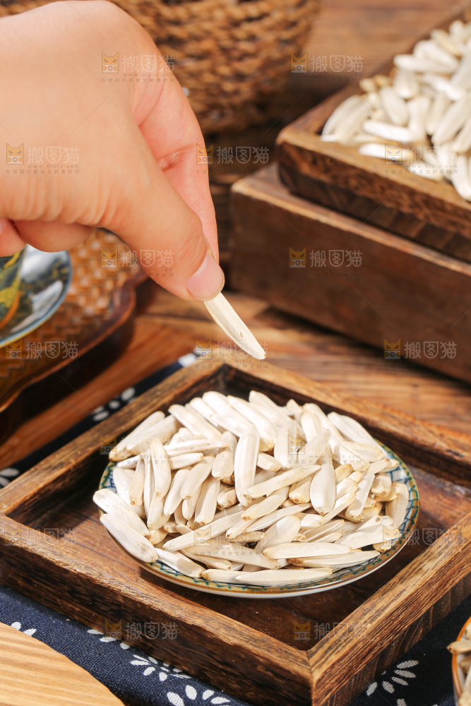 木底上的牙签瓜子