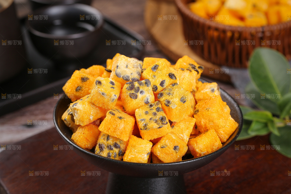 深底上的百香果块