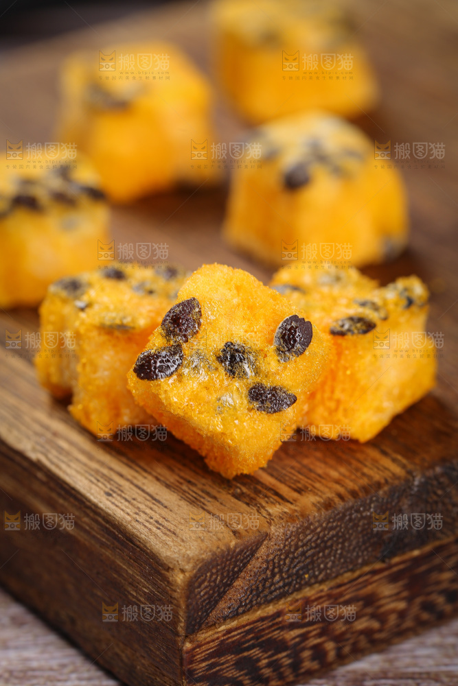 深底上的百香果块