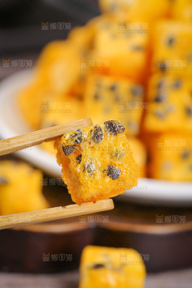深底上的百香果块