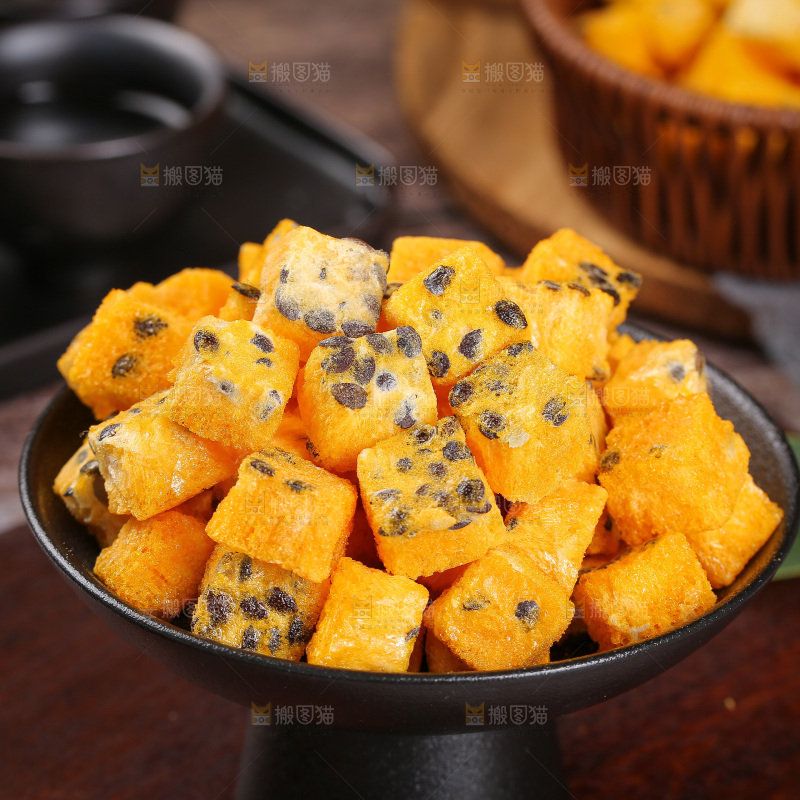 深底上的百香果块