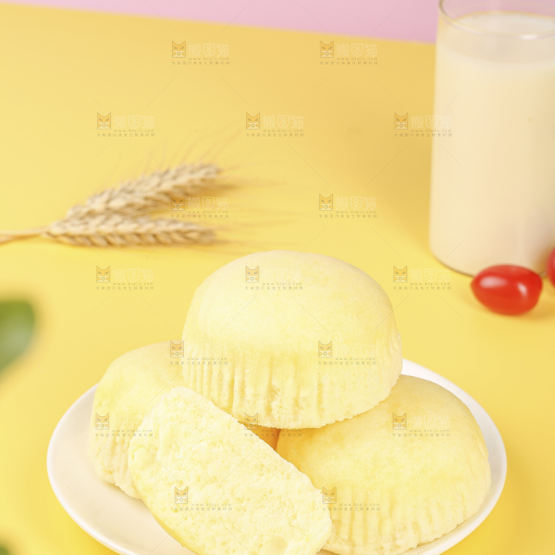 浅底上的蒸蛋糕