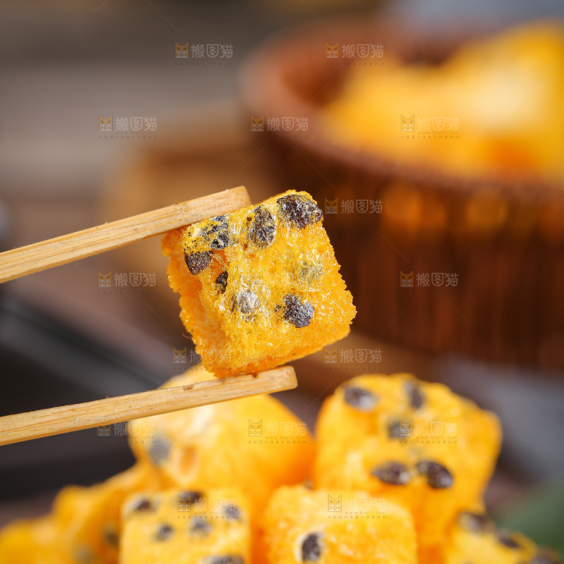 深底上的百香果块