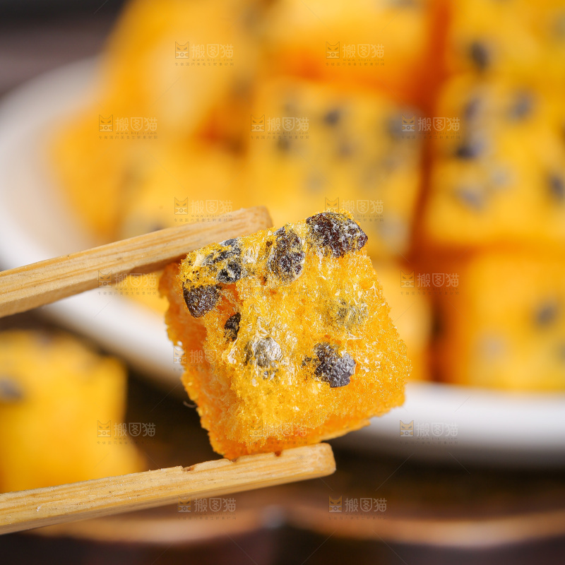 深底上的百香果块