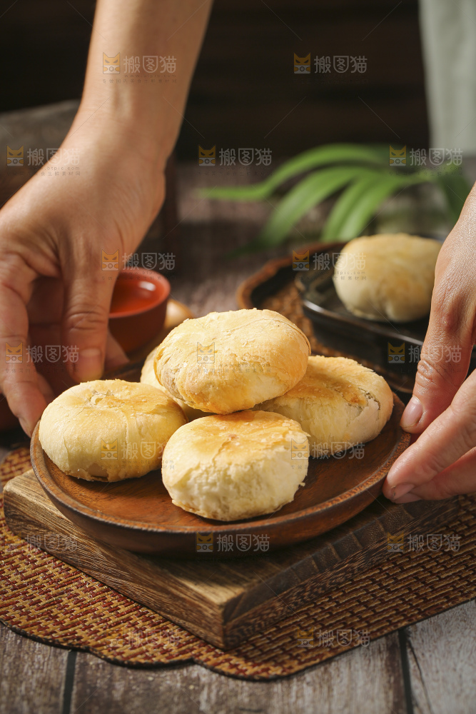 深底上的苏式月饼