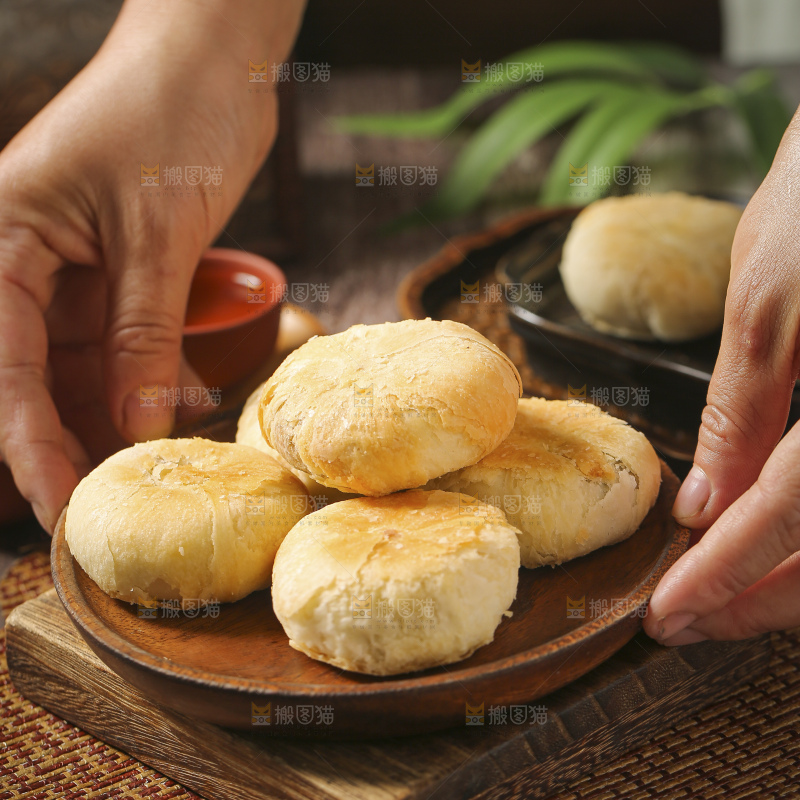 深底上的苏式月饼