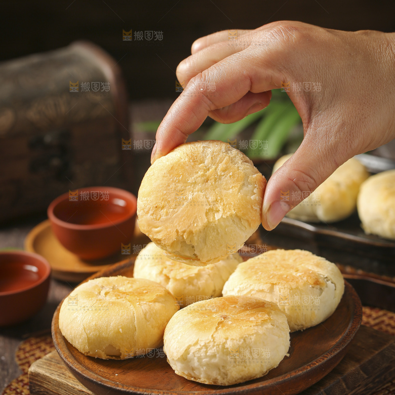 深底上的苏式月饼