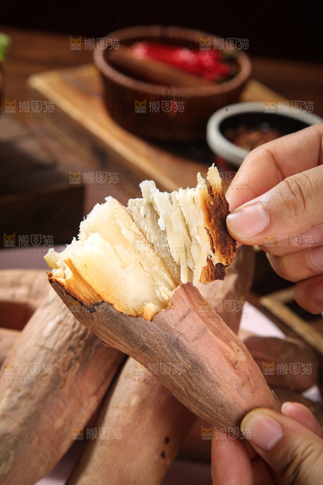 木底上的白心哈密冰糖薯
