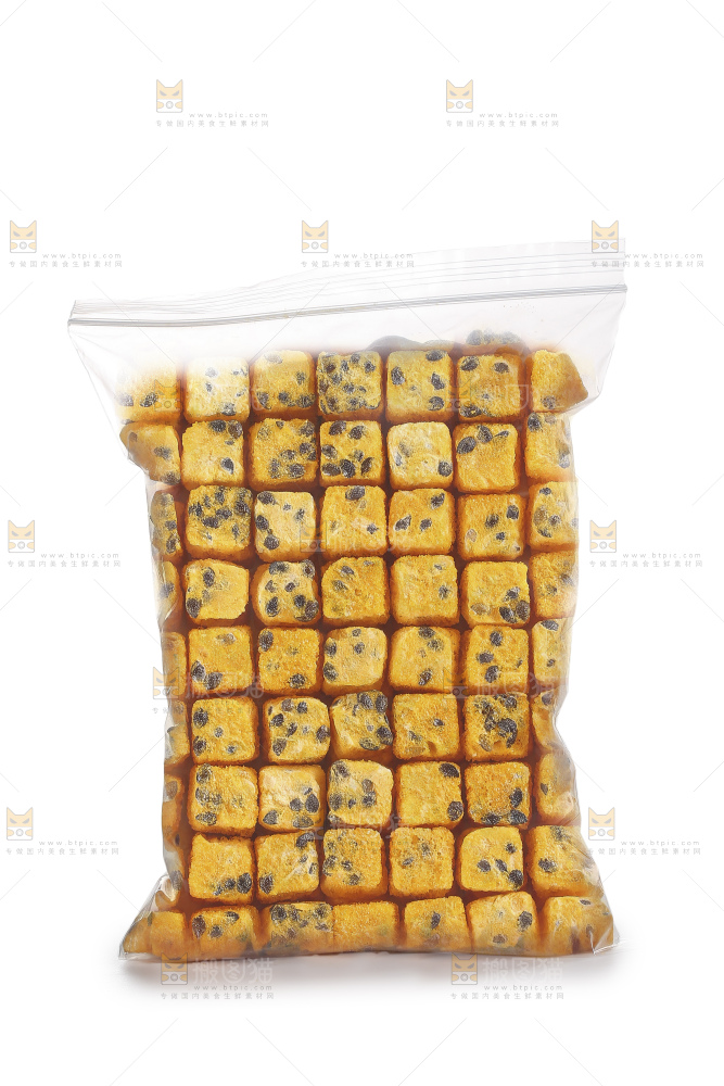 白底上的袋装百香果块