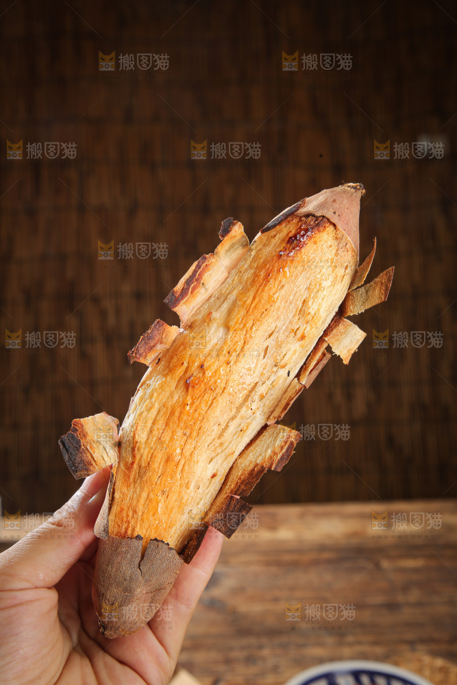 木底上的哈密冰糖薯