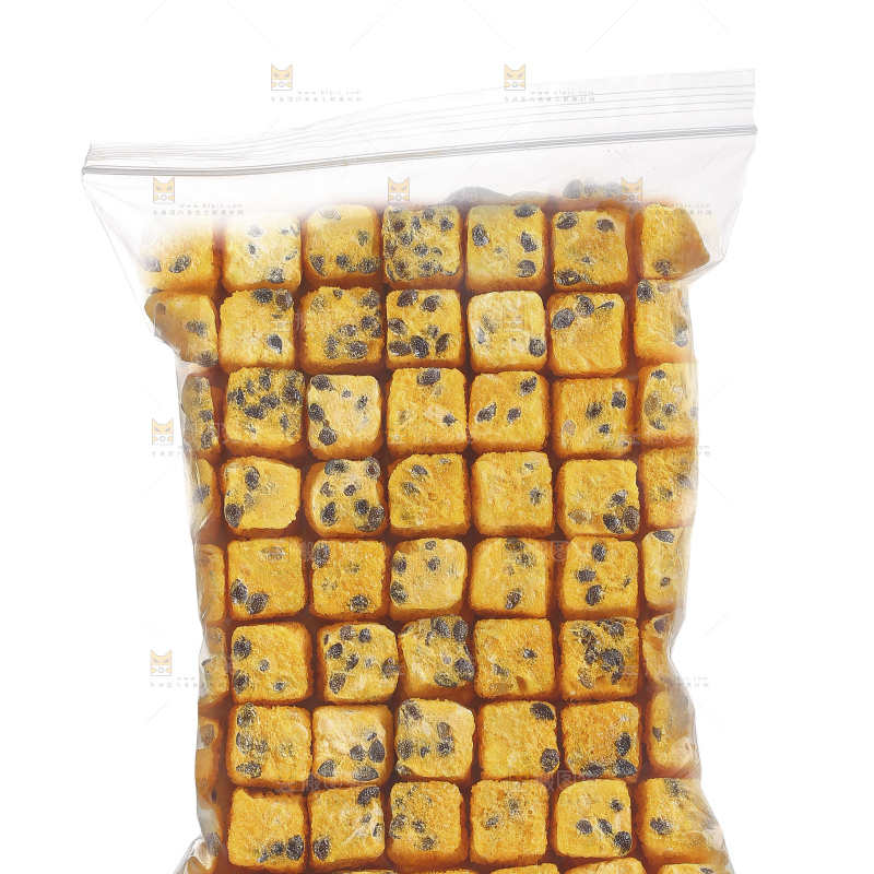 白底上的袋装百香果块