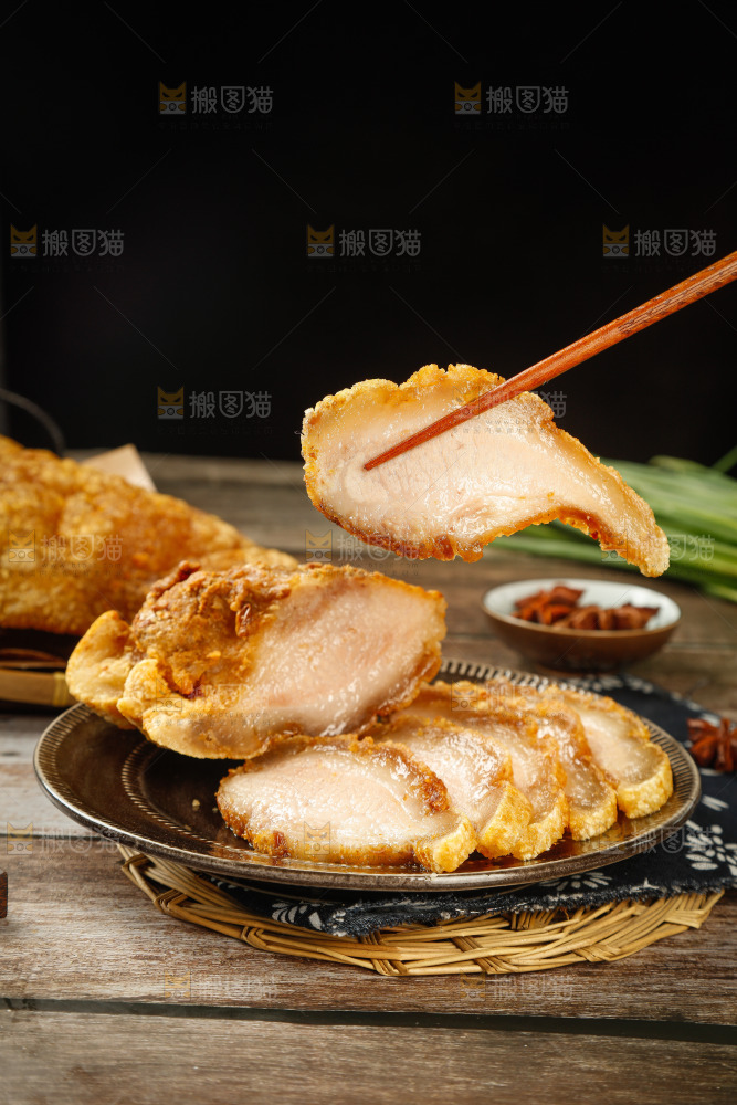木底上的锅烧肉