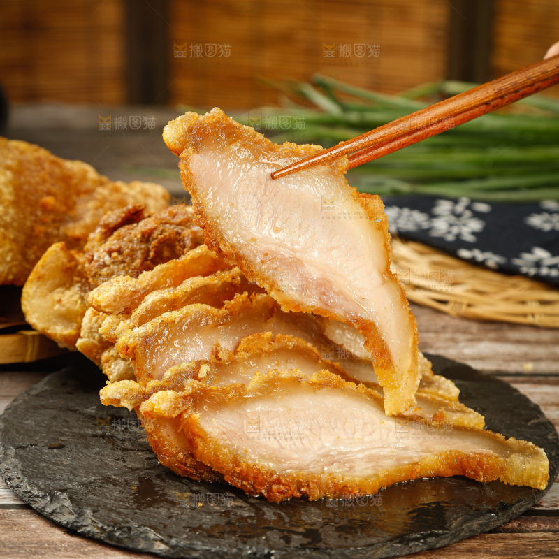 木底上的锅烧肉