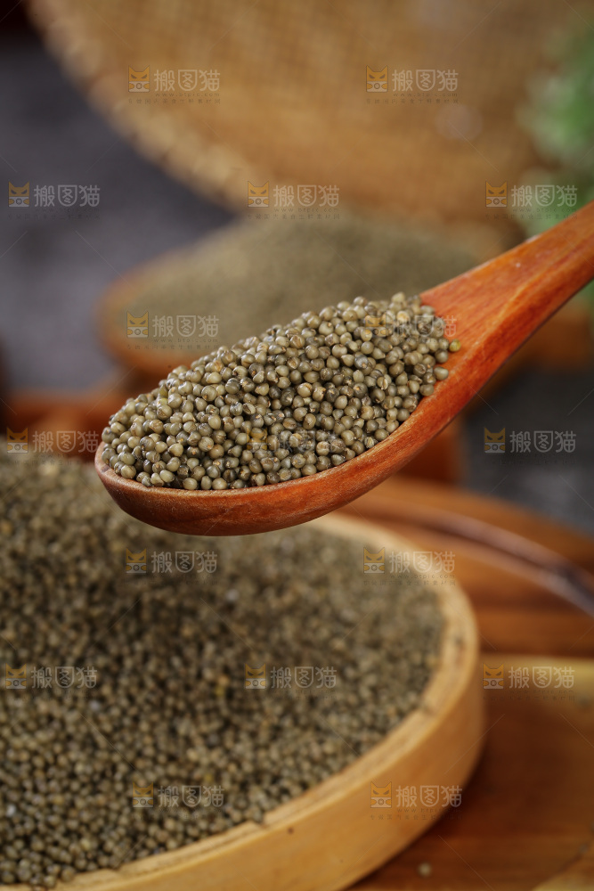 深底上的黑小米