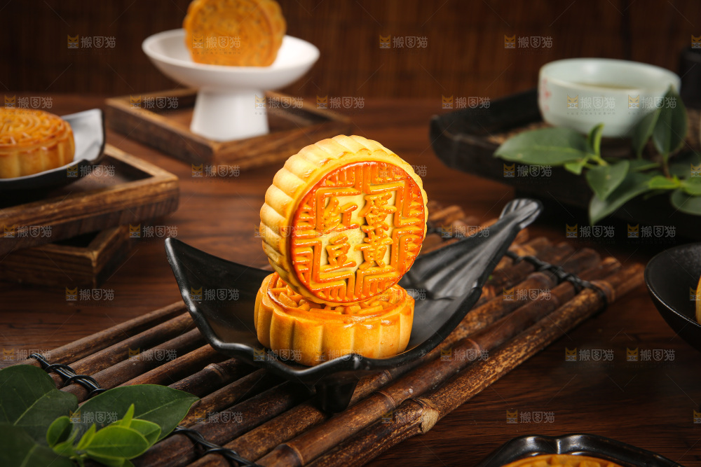 深底上的中秋月饼