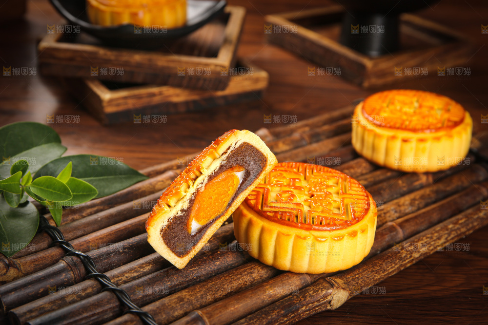 深底上的中秋月饼