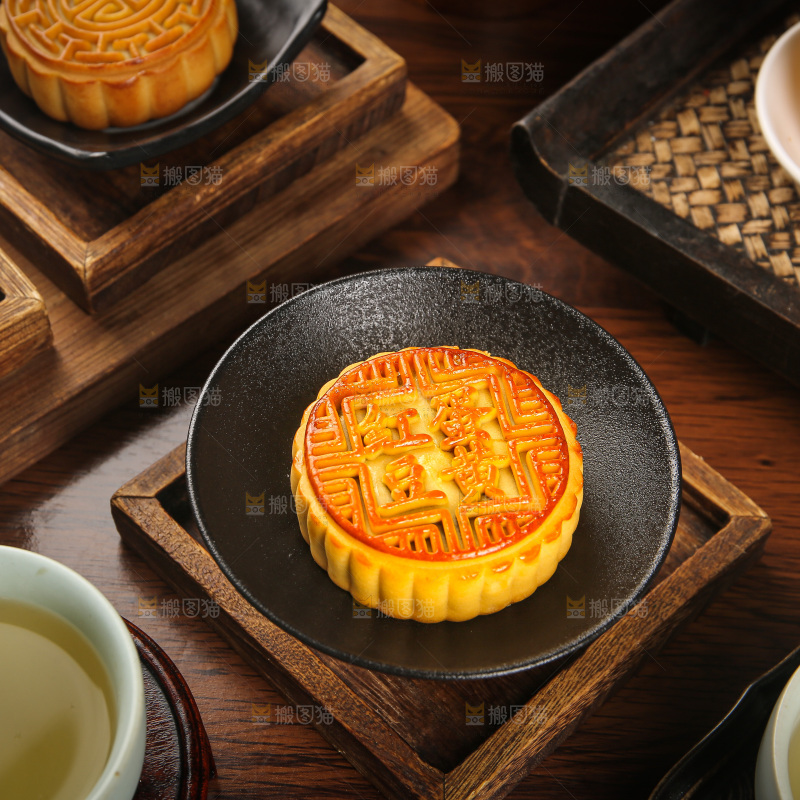 深底上的中秋月饼