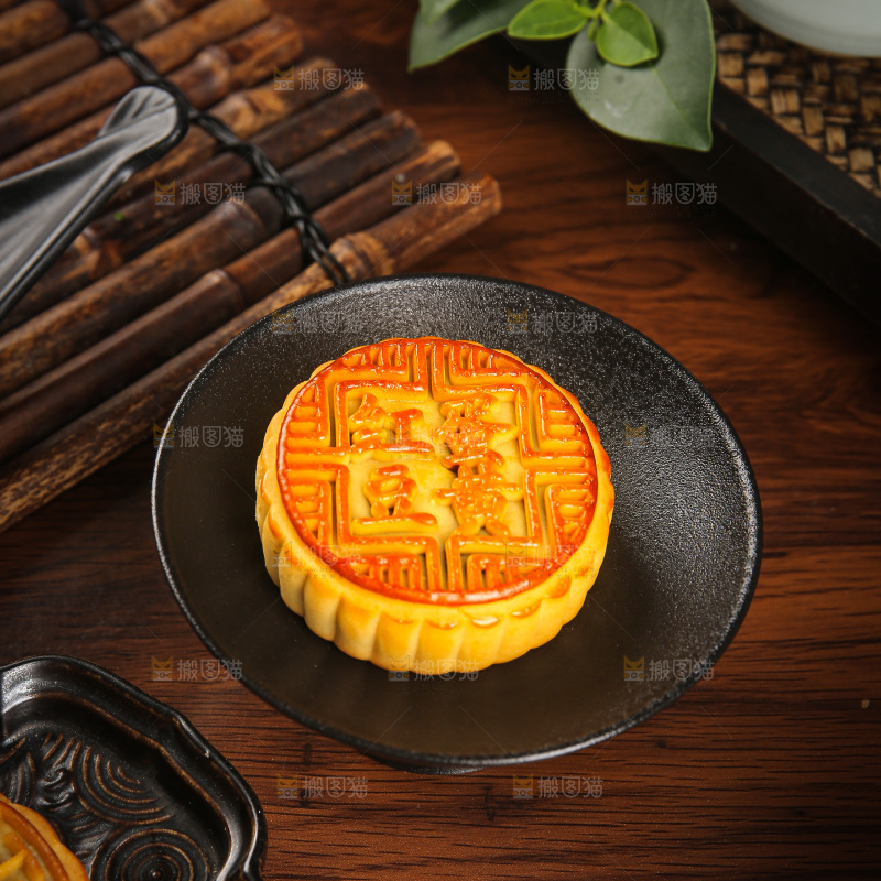 深底上的中秋月饼
