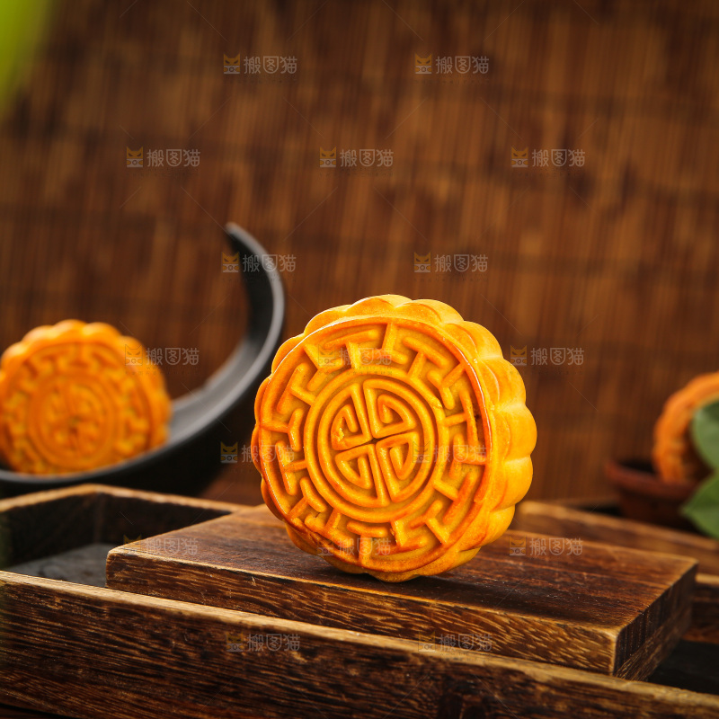 深底上的中秋月饼