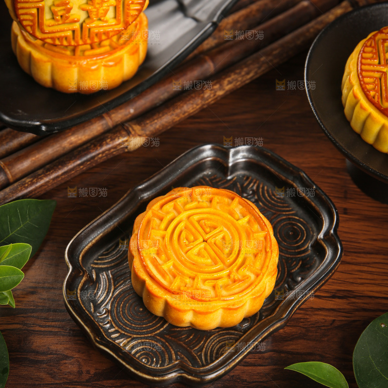 深底上的中秋月饼